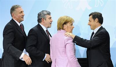 eský premiér Mirek Topolánek, jeho britský protjek Gordon Brown, nmecká kancléka Angela Merkelová a francouzský prezident Nikolas Sarkozy